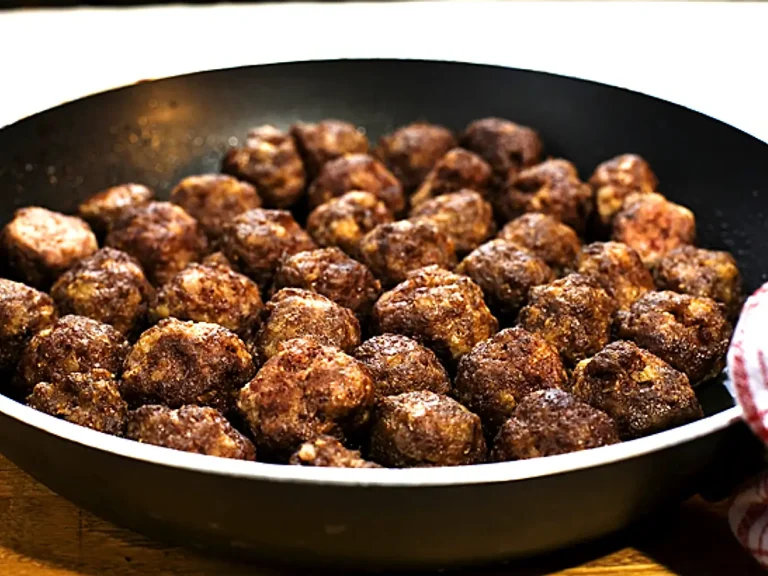 Kan katter spise kjøttboller? Bild